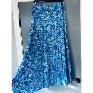 EUC Maxi skirt medium